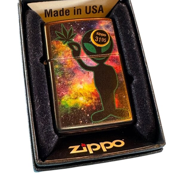 Introducing the Zippo Alien Design Galaxy Print Lighter (Model 49441), a distinc - Picture 2 of 11